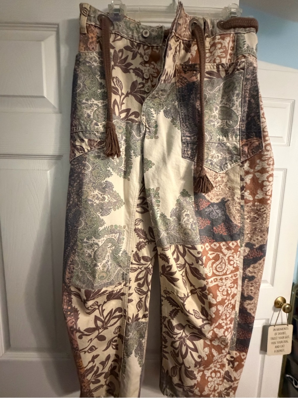 Free People We The Free Printed Moxie Barrel Jeans plum floral - Picture 3 of 7